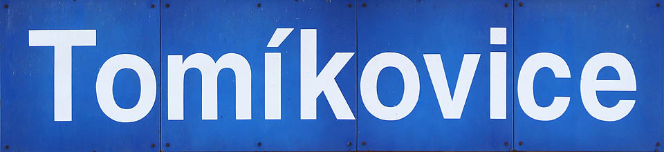 Železniční zastávka Tomíkovice.