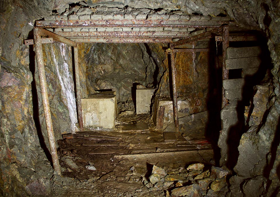 Čelba odbočky z tramvajové štoly.