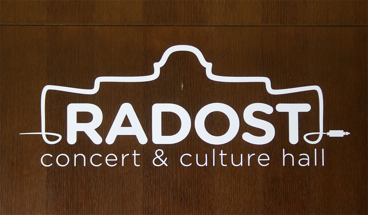 Budova tržnice, později kina, bowlingu a koncertní haly nesla část svého života také název Radost, zděděnou od nedalekého divadla.