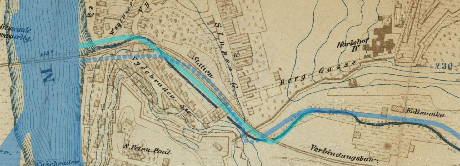 Původní a současný tok Botiče na mapě z roku 1875, čtyři roky po dokončení železniční trati vedoucí Nuselským údolím. Dráha byla, stejně jako potok, později přeložena kvůli výstavbě obytných bloků.