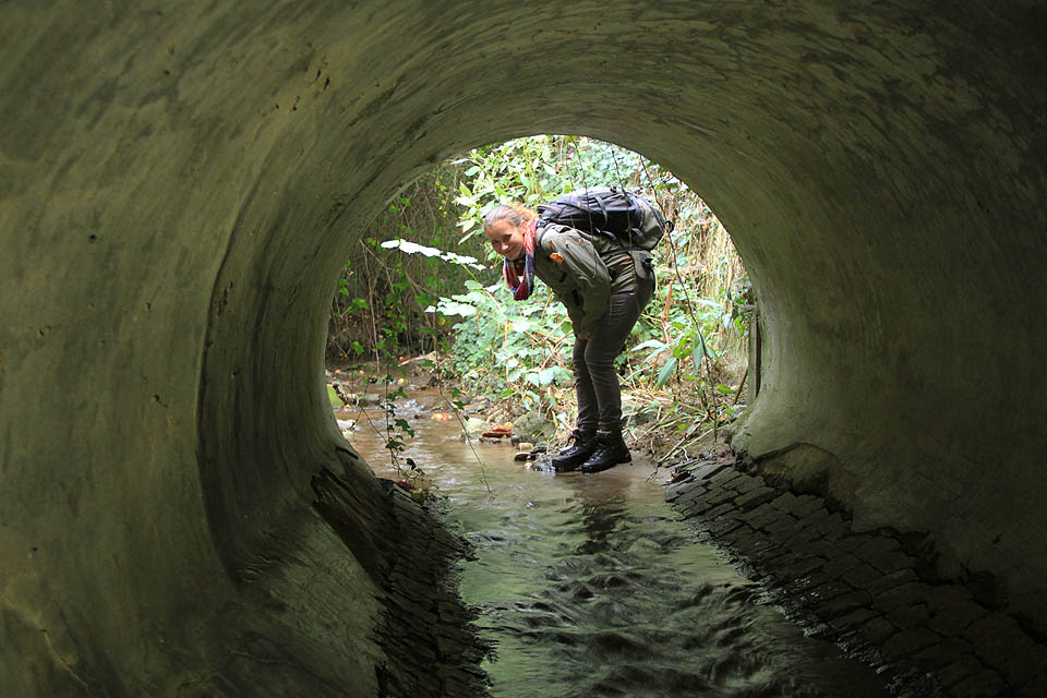 Radost z dosažení horního konce tunelu je nemalá. Teď jen zjistit, kde to vlastně jsme. Radost z dosažení horního konce tunelu je nemalá. Teď jen zjistit, kde to vlastně jsme.
