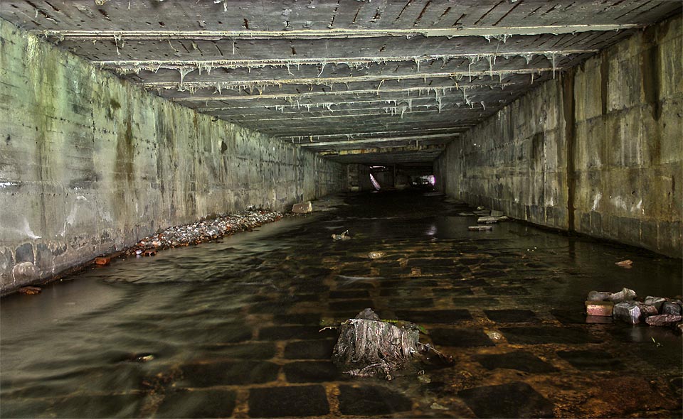 Pohled proti proudu nedaleko ústí tunelu do <a href=/Tema/Svitava>Svitavy</a>.