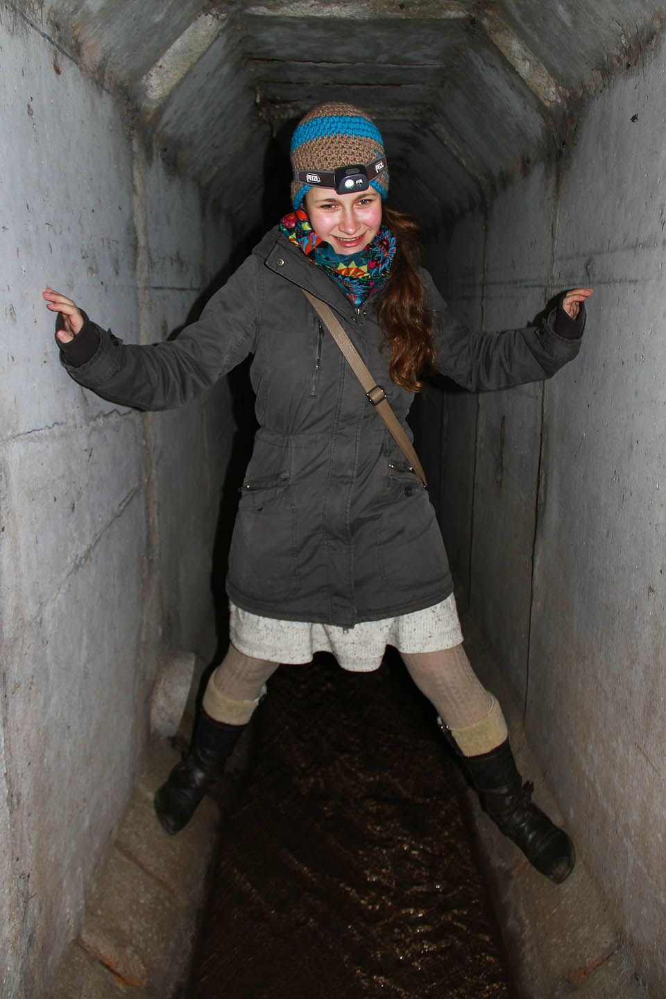 Díky velkorysé výšce a zvláštnímu profilu lze projít tunelem suchou nohou a bez ušpinění.