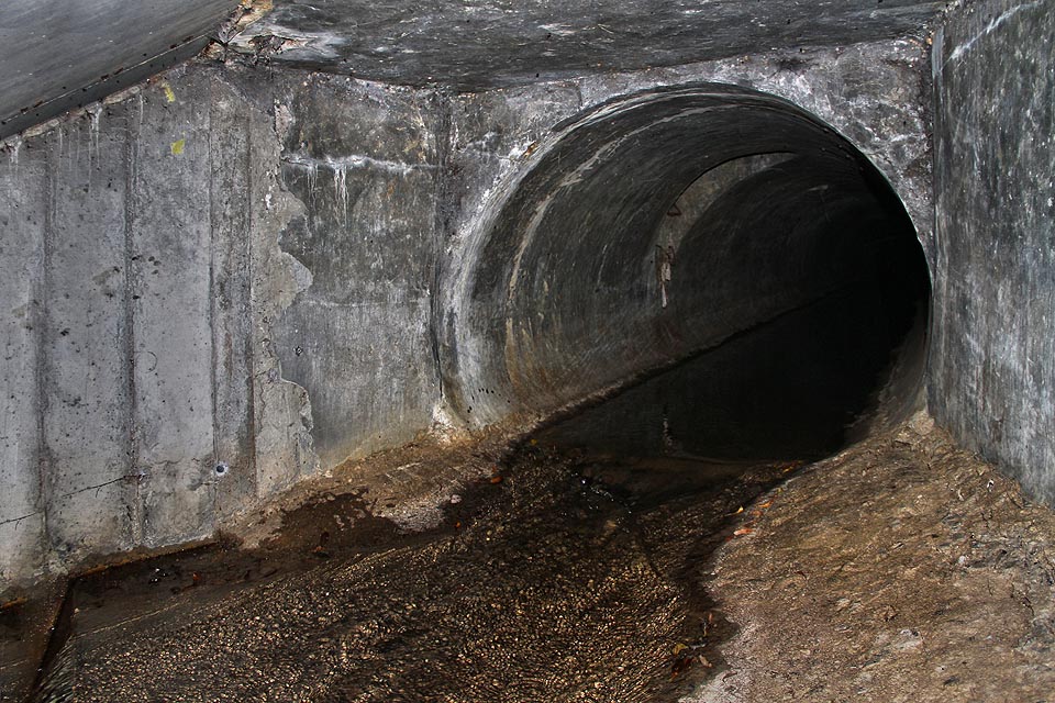 Komora se změnou na rouru profilu sice lehce tlamového, ale skoro již kruhového.