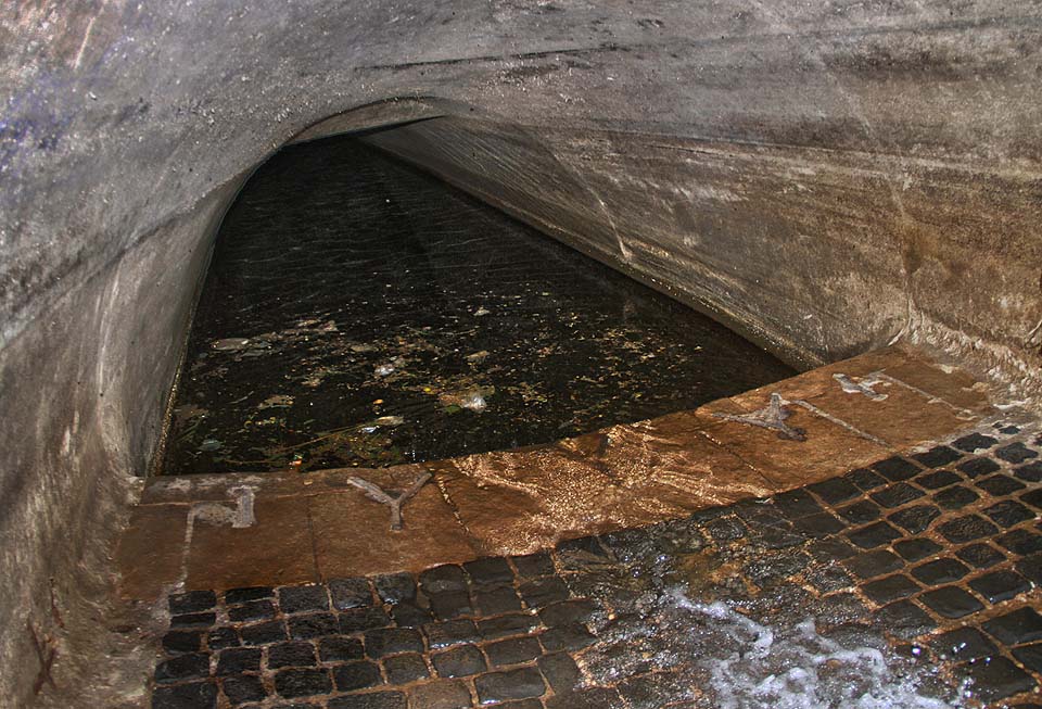 Tunnel of Pokratický stream.