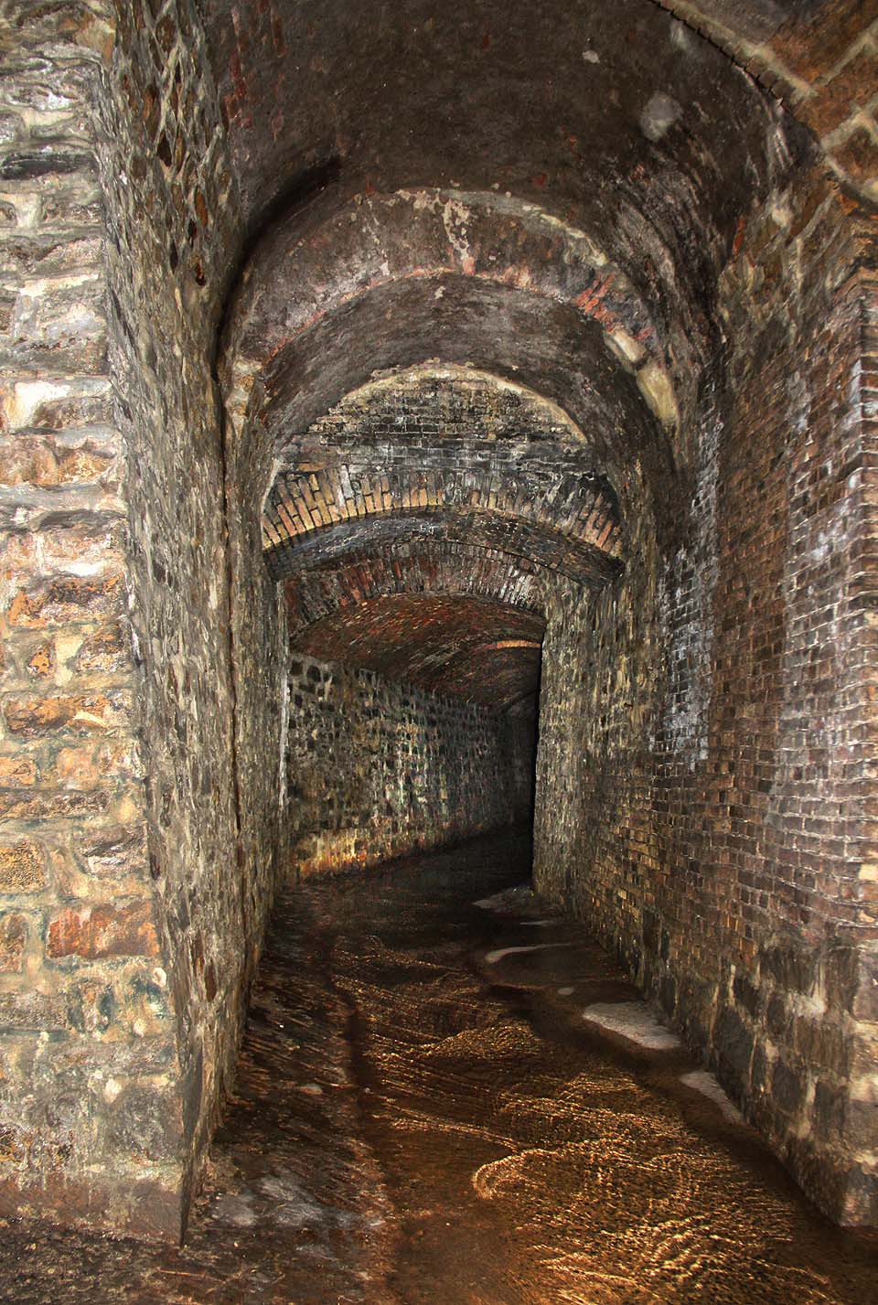 Tunnel of Pokratický stream.