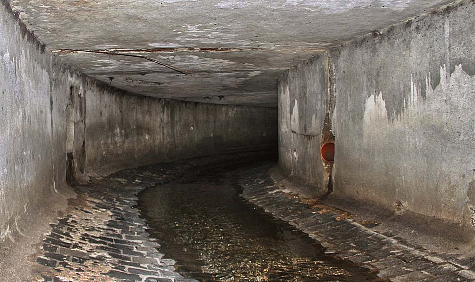 Tunnel of Pokratický stream.