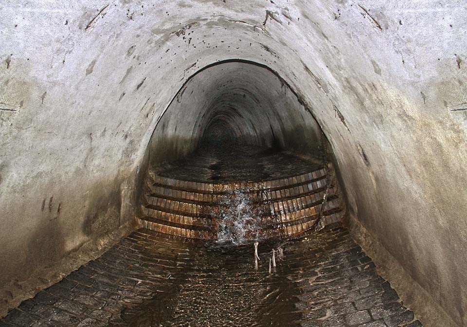 Tunnel of Pokratický stream.