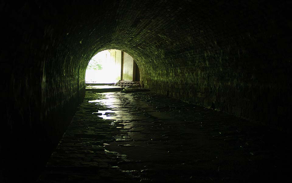 Tunnel of Pokratický stream.