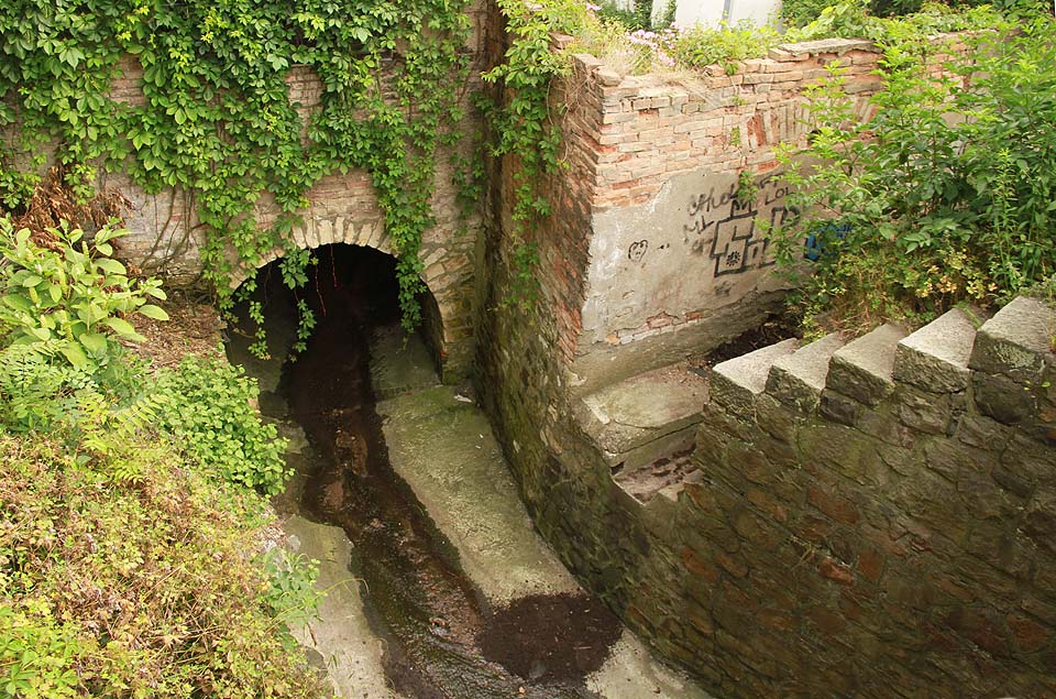Tunnel of Pokratický stream.