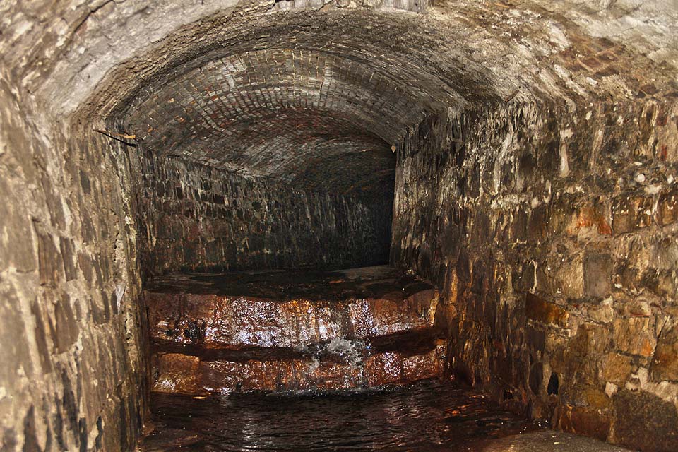 Tunnel of Pokratický stream.