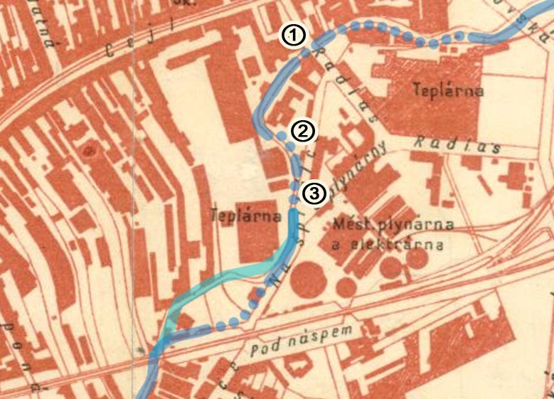 Také na plánu města z roku 1936 protéká náhon ještě po povrchu a v původní trase přes teplárnu, která se v 60. letech 20. století poněkud změnila.