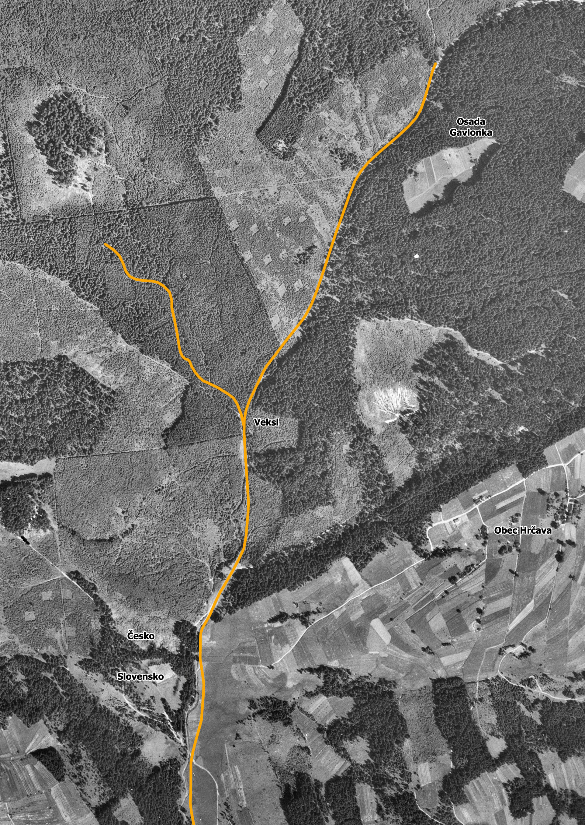Na leteckém snímku z roku 1937 jsou dobře patrné jen některé části tou dobou již pravděpodobně zrušené dráhy. Pod osadou Gavlonkou byla zřejmě úzkokolejka proměněna v cestu, která ovšem pokračuje dalších cca 1200 m pod osadu Durajku a není jisté, vzhledem k rostoucímu sklonu údolí, zda vedly koleje sž k ní. Obdobně západní vedlejší větev končila na překladišti, jehož polohu lze dnes odhadnout jen přibližně.