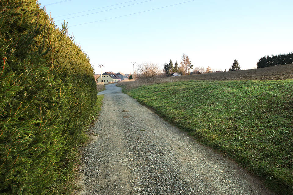 Přesná trasa zaniklé úzkokolejky z Hlinska do lomu v Srní.