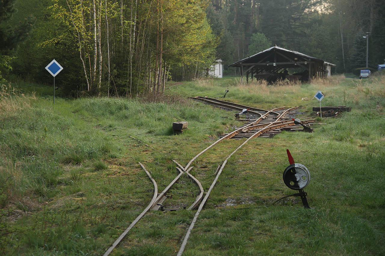 Stanice Kateřina disponuje zhruba dvacítkou kolejí, z nichž většina je kusých, vybíhajících do různých směrů. Nachází se v ní také přístřešky na odstavení vozů mimo vliv povětrnosti.