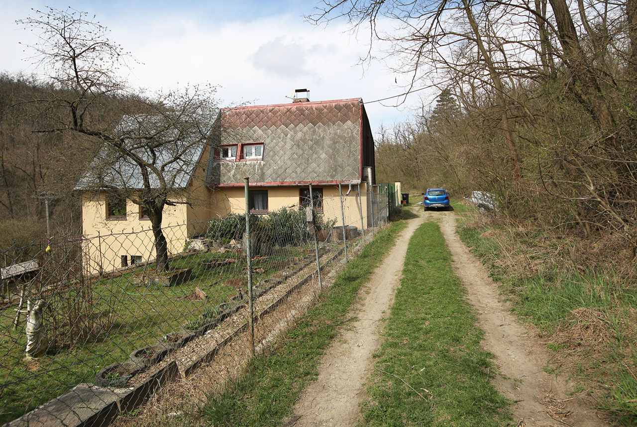 Část horní větve trati dnes slouží jako příjezdová cesta k domu s evidenčním číslem 23. Budova se nachází na místě, které vyvolává dohady, zda nešlo o součást zařízení stavební drážky.