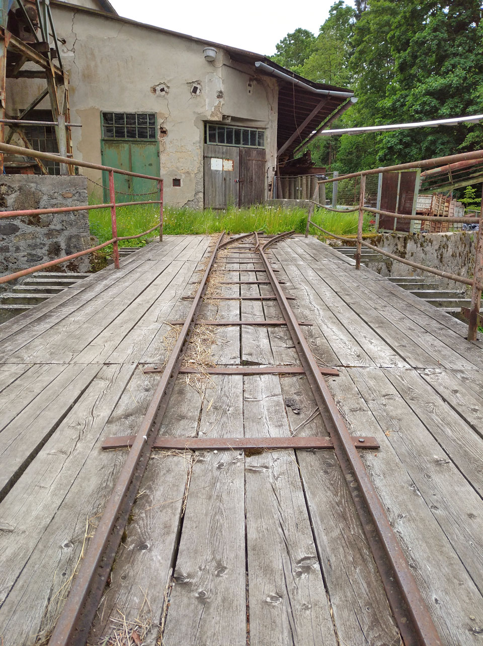 Sedím na kolejích, které nikam nevedou…