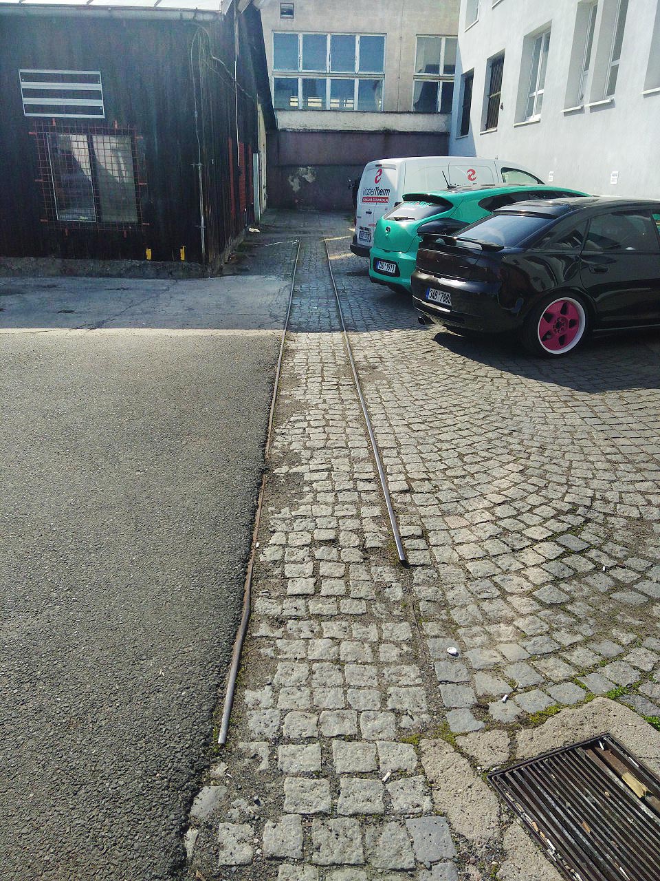 Úzkokolejka za Korytnou ulicí ve Strašnicích