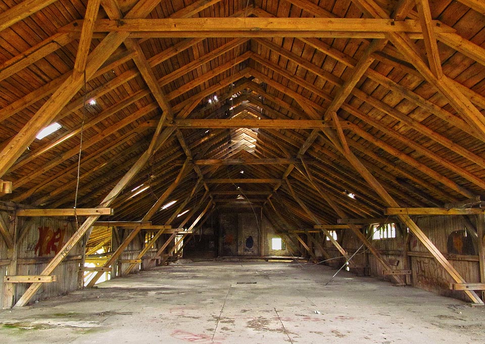 Horní patro jako skladiště hotového vápna.