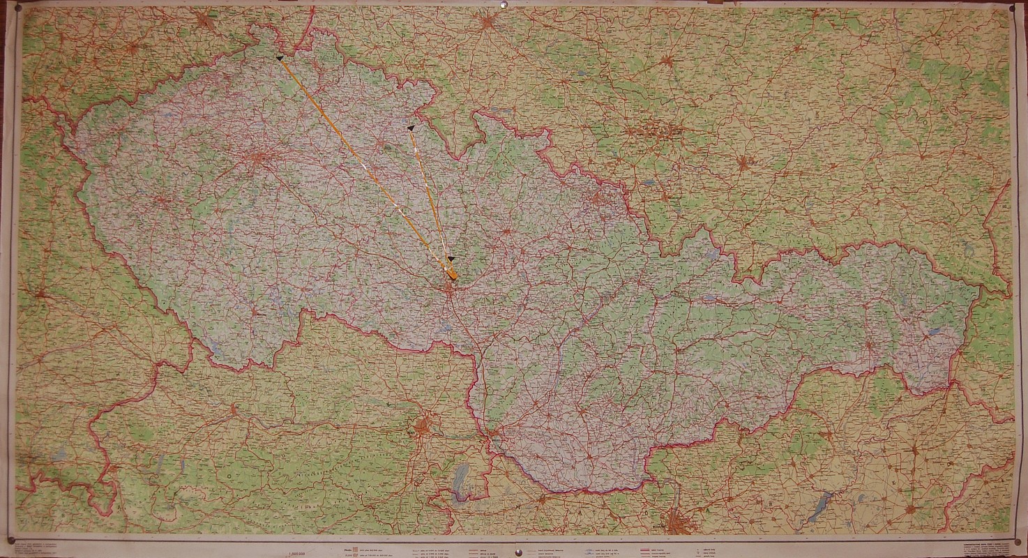 <a href="/Tema/Adamovské strojírny">Adamovské strojírny</a> byly skutečně velkolepým koncernem. Kromě hlavních výrobních závodů v <a href="/Tema/Blansko">Adamově</a>, měly za socializmu pobočky také v <a href="/Tema/Blansko">Blansku</a>, <a href="/Tema/Cvikov">Cvikově</a>, <a href="/Tema/Dobruška">Dobrušce</a> a východočeské <a href="/Tema/Polička">Poličce</a>. Mimo to byly v historii propojeny se strojírnami Daimler ze Stuttgartu, Bromovský v Hradci Králové, Škodou z Plzně, Zbrojovkou z Brna a strojírnou v Dubnici nad Váhom.