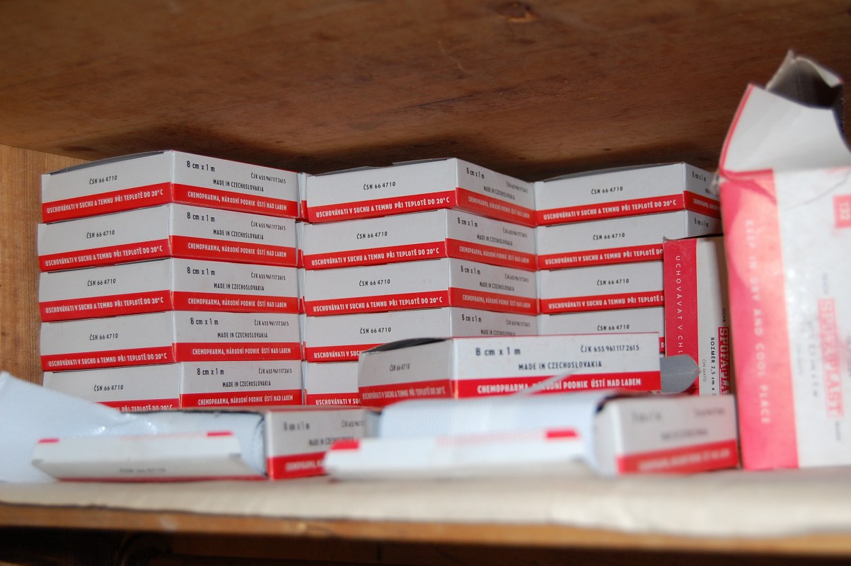 Zdravotnický materiál v krytu byl pravidelně obnovován ještě dlouho po ukončení zbrojní výroby ve strojírnách. Kryty byly deaktivovány až v pozdních 90. letech 20. století, ve funkčním stavu jsou ale udržovány i nadále.