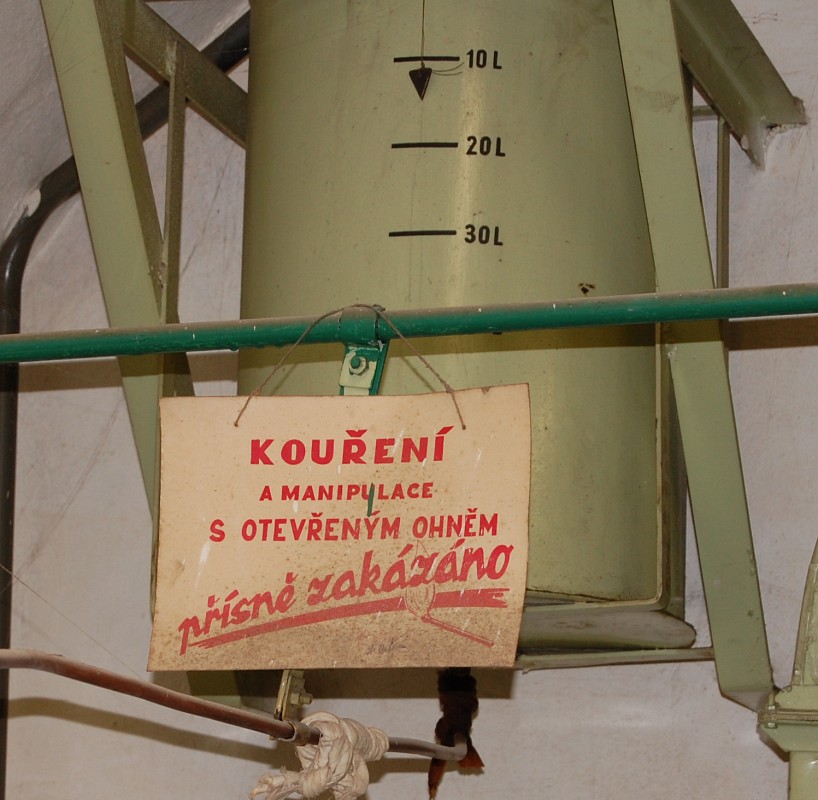 Palivová nádrž generátoru o objemu cca 60 l.