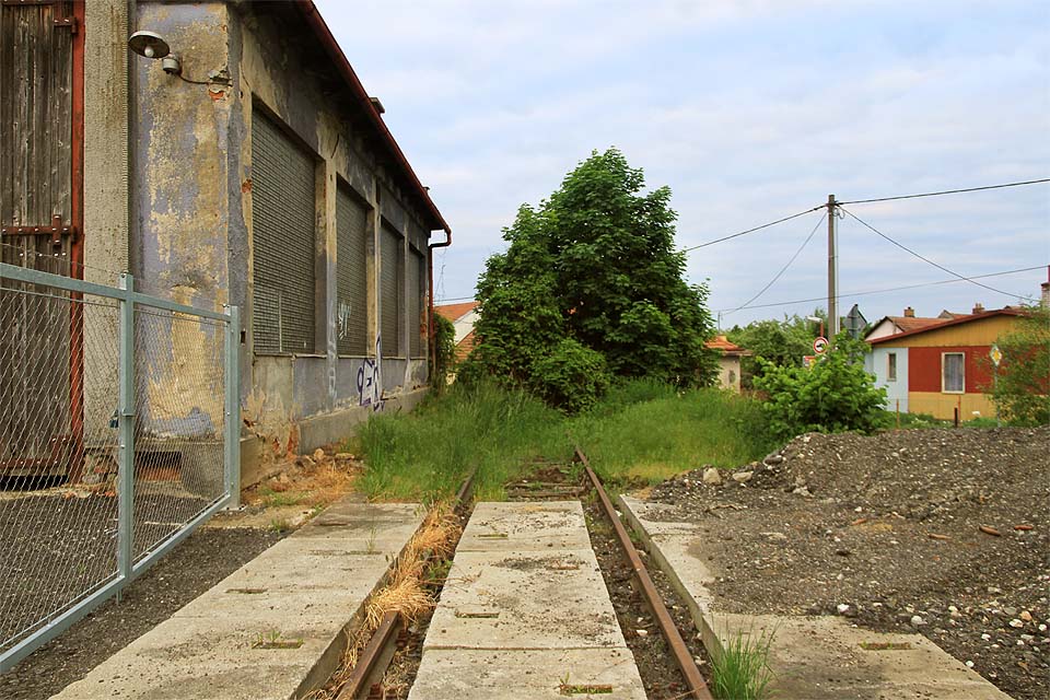 Nejzazší konec původní místní dráhy, která ve stanici končila.