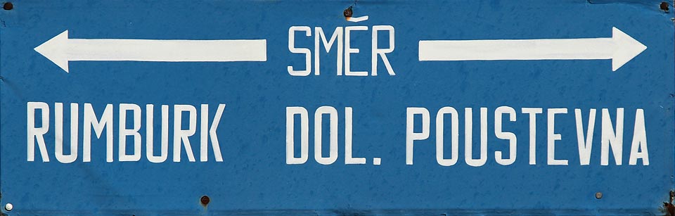 Zastávka leží na severnější ze dvou železničních stanic spojujících <a href=/Tema/Rumburk>Rumburk</a> s <a href=/Tema/Doln%C3%AD%20Poustevna>Dolní Poustevnou</a> a německým městem Sebnitz. V jízdním řádu jde o trať č. 083.