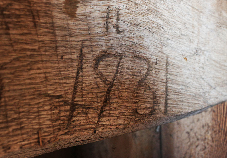 Vročení na vnitřní stěně mlýna uvádí rok 1931. Nejde-li o dodatečnou opravu, může to být rok postavení mlýna.