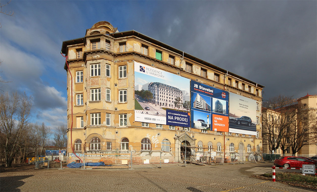 Víceúčelový dům Opuštěná 4