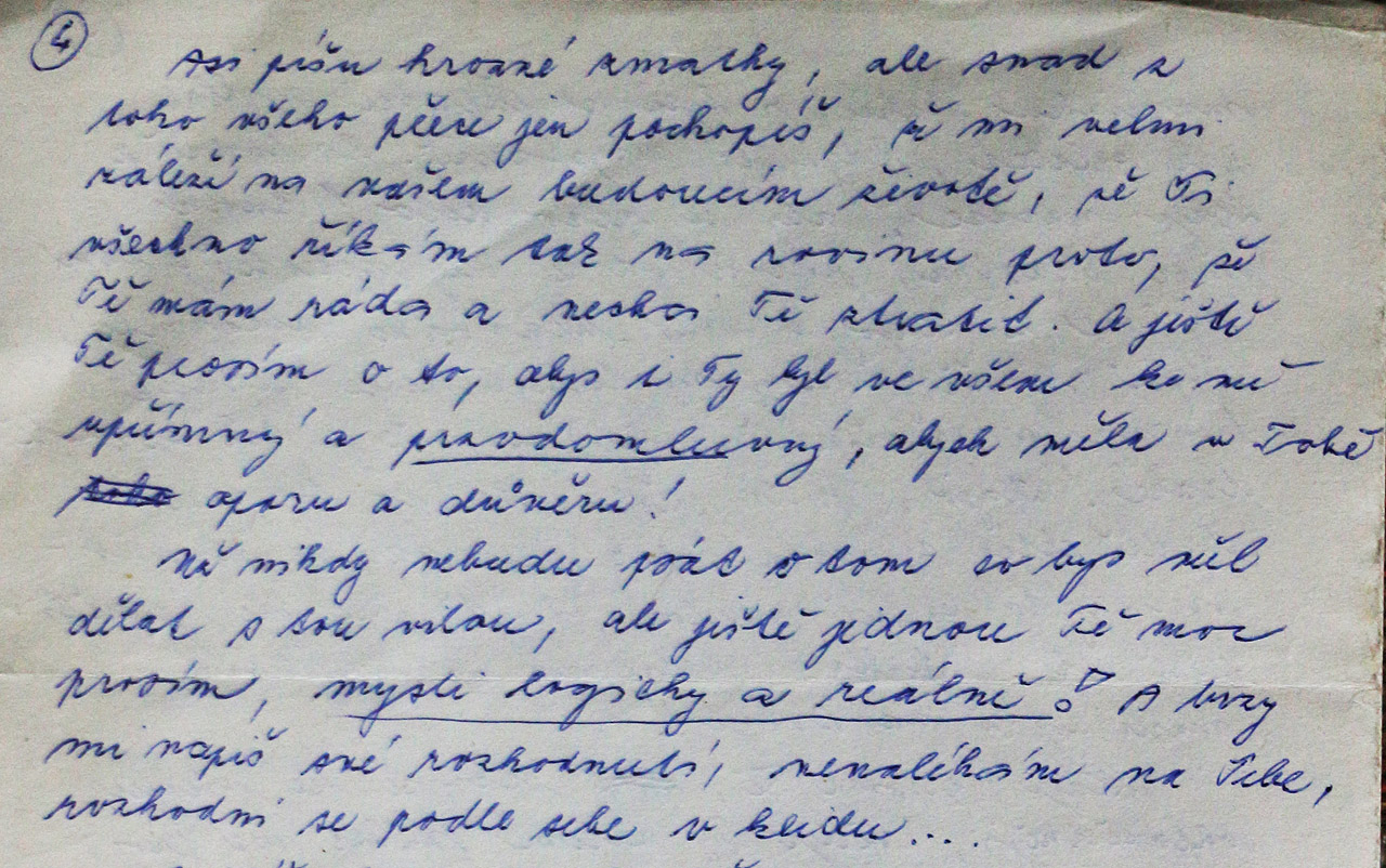 Zpočátku čteme, jak má žena svého muže „ráda a nechce jej ztratit“. Mimo jiné mu slibuje, že už „nikdy nebude psát o tom, co by měl dělat s tou vilou“. Je více než zřejmé, že právě vila, ve které se nacházíme, byla jablkem sváru a podzěji důvodem tragického rozpadu manželství majitele.