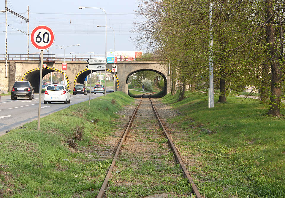 Poslední úsek druhé části vlečky - předtím, než vstoupí doprostřed rušné ulice Poříčí.