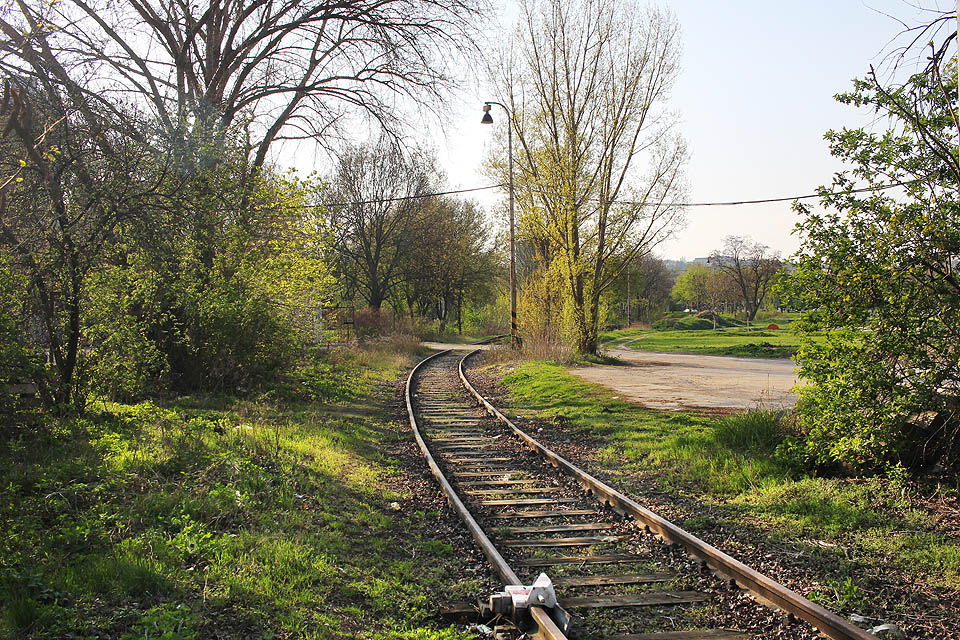 Po plánované přestavbě železničního uzlu zřejmě pohltí komerční zástavba i tato romanticky pozapomenutá zákoutí. Těžko říct, jestli kvůli tomu bude město lepším místem k životu.