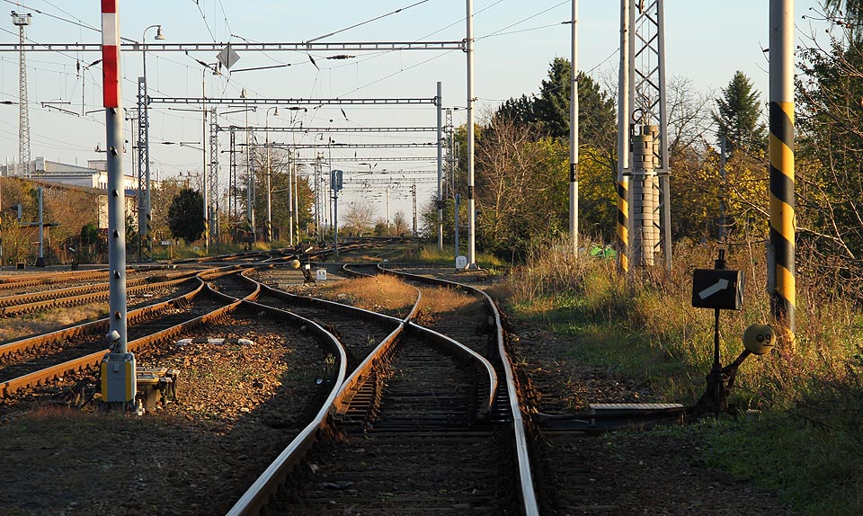 Odbočení vlečky na výhybce č. 9 - pohled k jihovýchodu.