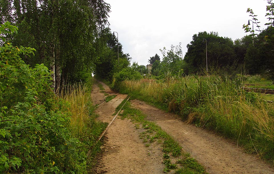 Křížení vlečky s polní cestou od severu.