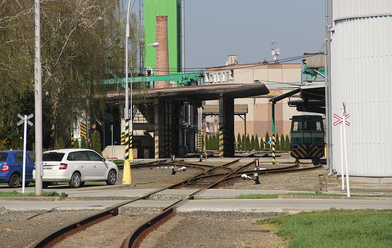 Na koleji vpravo odpočívá a na svoji službu se těší prasátko 702 518-2.