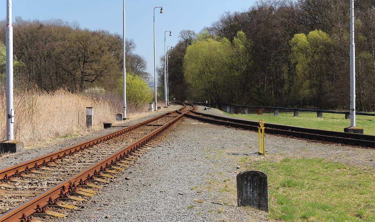 Vlečka končí na východní straně úvraťovou kolejí a výhybkou S2, od které její kolej pokračuje k jihu do areálu sladovny. Vlečka končí na východní straně úvraťovou kolejí a výhybkou S2, od které její kolej pokračuje k jihu do areálu sladovny.