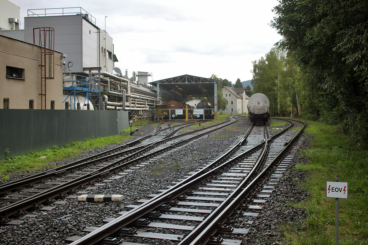 Ze přejezdem na konci Kociánovy ulice se vlečka rozvetvuje do samostatného kolejiště vlečky, které je pro dopravní účely považováno za dopravní bod s číslem 580514. Bodu je věnován samostatný článek <a href="/Tema/Vl.FERONA Liberec (samostatné kolejiště vlečky)">zde</a>.