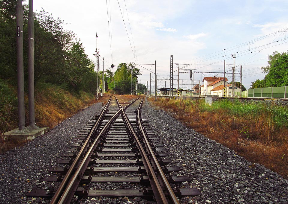 Vlečka začíná odbočením z 9. koleje výhybkou č. 7 v km 119,240.