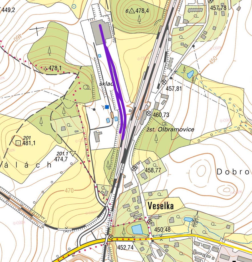 Vlečka do velkoskladu Marila/Mokate je tvořena dvojicí rovnoběžných kolejí za nádražím v Olbramovicích.