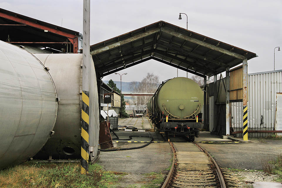 Rájecká vlečka do chemičky patří k nejfrekventovanějším vlečkýám na <a href=/Tema/%C5%BDelezni%C4%8Dn%C3%AD%20tra%C5%A5%20Brno%20%E2%80%93%20%C4%8Cesk%C3%A1%20T%C5%99ebov%C3%A1>trati mezi Brnem a Českou Třebovou</a>.