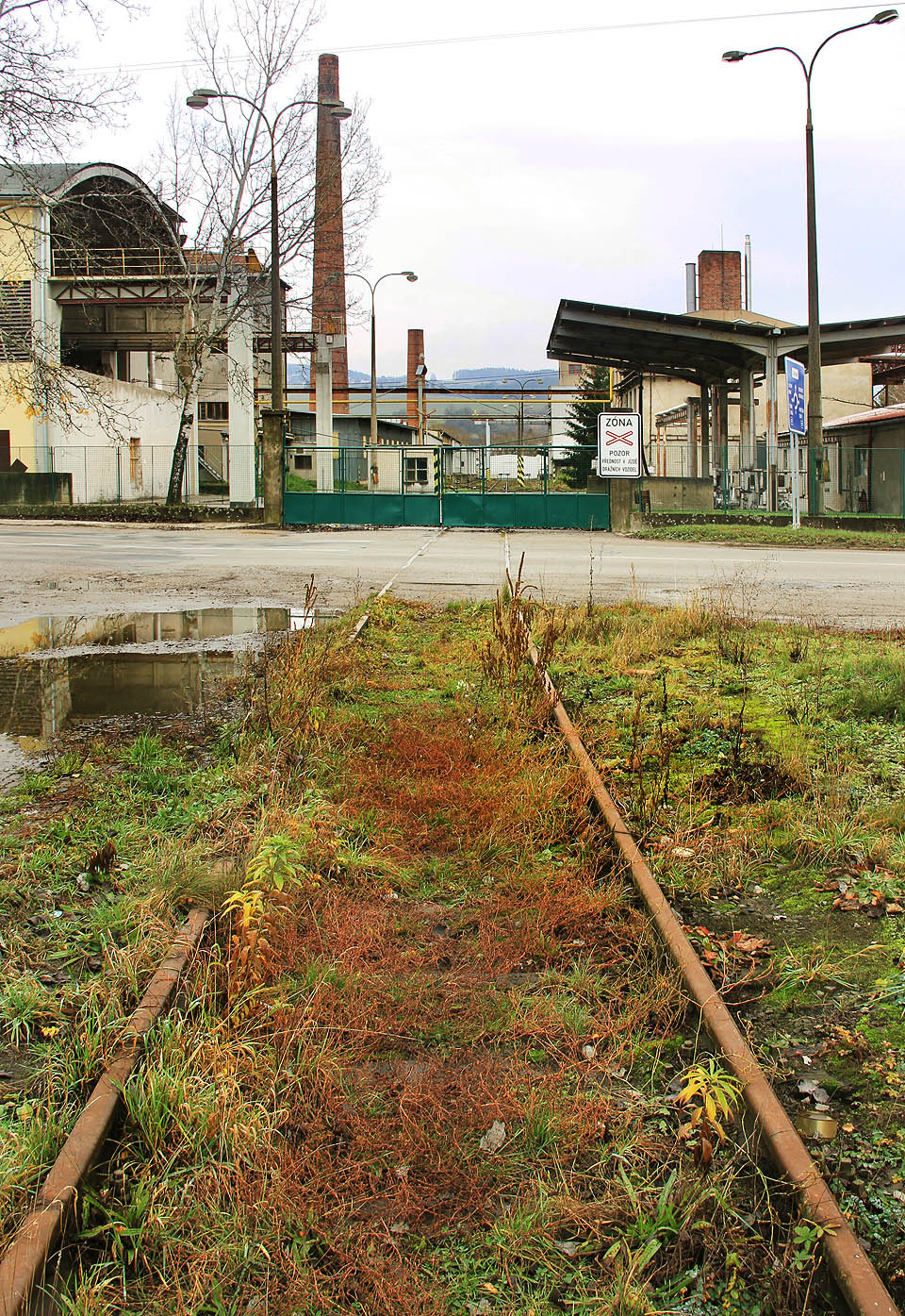 Přejezd zbytečně znepokojuje řidiče, tady už vlak více než 5 let neprojel.