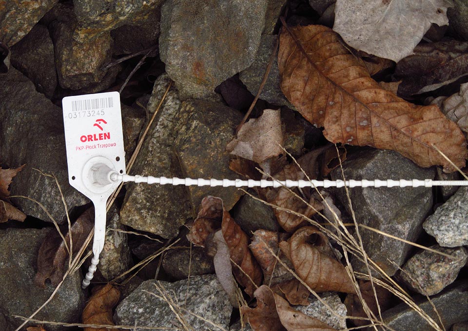 Ropné produkty se sem vozí mj. ze závodu PKP Orlen, který je vlečkou napojen do stanice Plock Trzepowo na dráze Kutno - Brodnica v <a href=/Tema/Polsko>Polsku</a>.