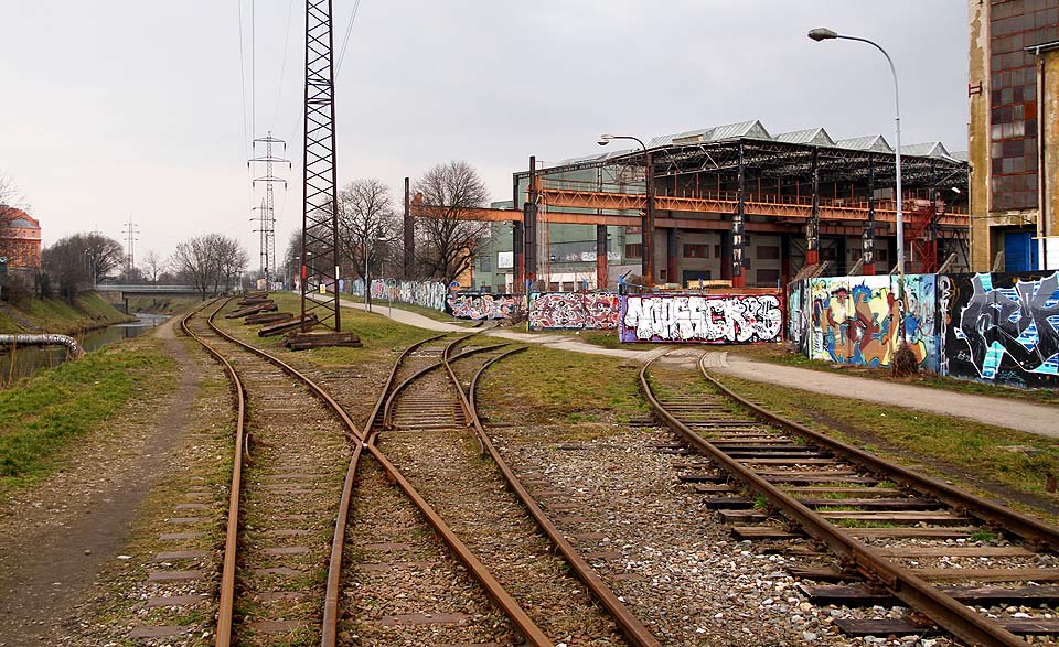 Nejsevrnější a nejjižnější kolej vlečky jsou v roce 2015 stále v provozu, frekvence vlaků je však nepatrná.