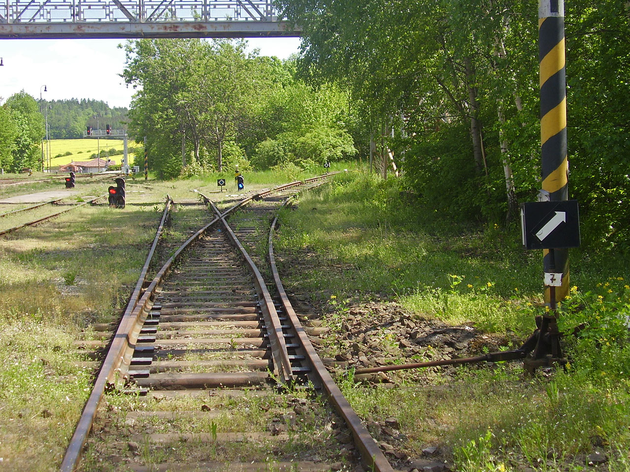 Zbýšovská dráha odbočovala výhybkou č. 7 z koleje č. 7 <a href="/Tema/Zastávka u Brna (žst)">železniční stanice v Zastávce</a>.