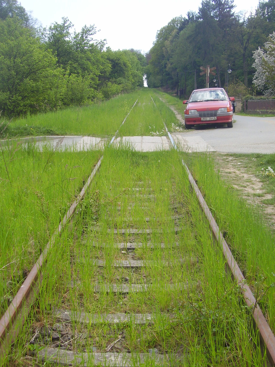 Na konci dlouhého přímého úseku Zbýšovská dráha vyšplhala do sedla nad Zbýšovem (382 m n. m.), odkud mnoha oblouky klesala přes <a href="/Tema/Zbýšov (ORP Rosice)">Zbýšov</a> až k dolu Anna (325 m n. m.) nad <a href="/Tema/Oslavany">Oslavany</a>. Na konci dlouhého přímého úseku Zbýšovská dráha vyšplhala do sedla nad Zbýšovem (382 m n. m.), odkud mnoha oblouky klesala přes <a href="/Tema/Zbýšov (ORP Rosice)">Zbýšov</a> až k dolu Anna (325 m n. m.) nad <a href="/Tema/Oslavany">Oslavany</a>.