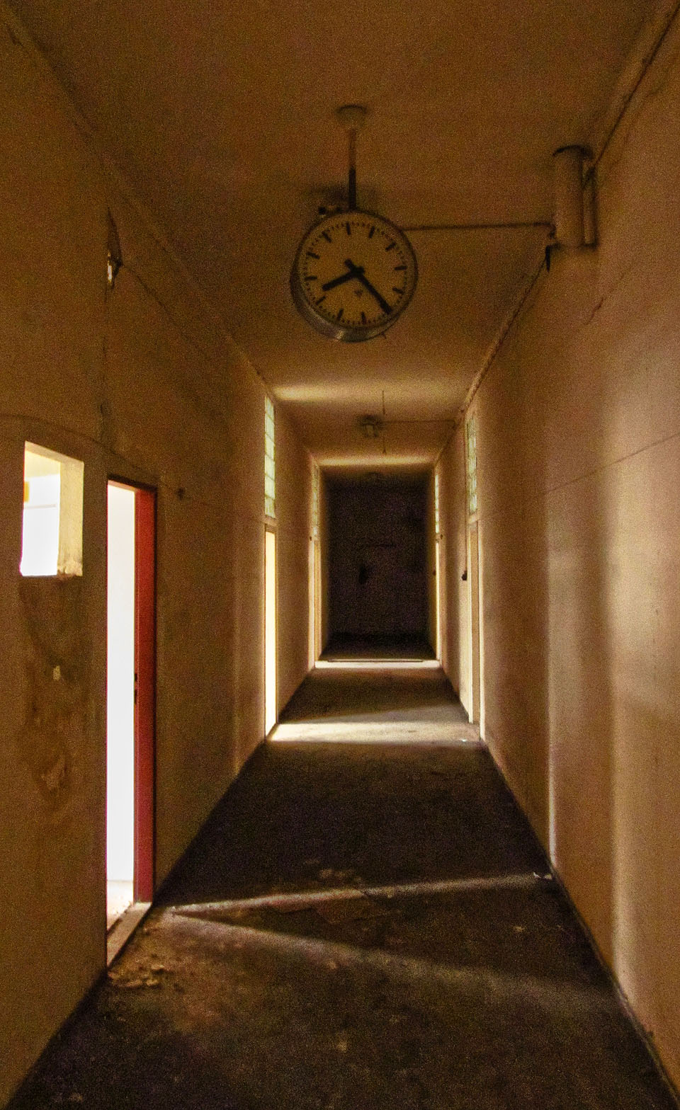 Prázdné chodby bývalého ředitelství Vlněny.