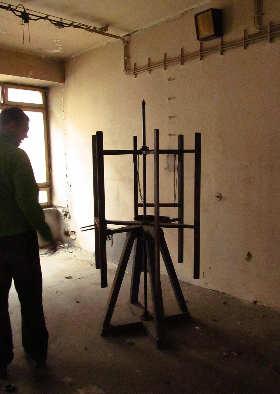 Účel některých textilních stojů a zařízení jen odhadujeme.