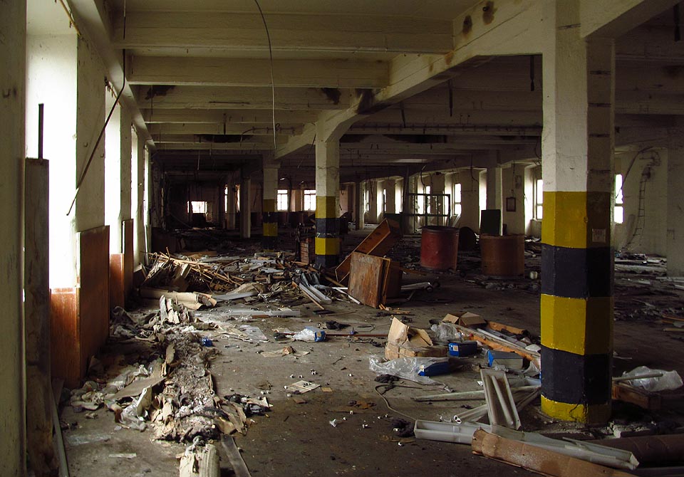 Budovy na severní straně areálu pochází z poloviny 19. století, později byly ale za použití železobetonu upraveny a přistavěno bylo 4. patro.