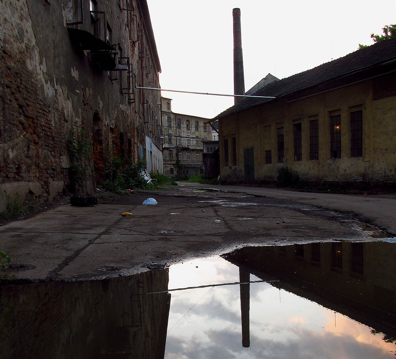 Pravděpodobně nejpůsobivější byl areál Vlněny v období mezi ukončením výroby v 90. letech 20. století a začátkem demolice v roce 2016.